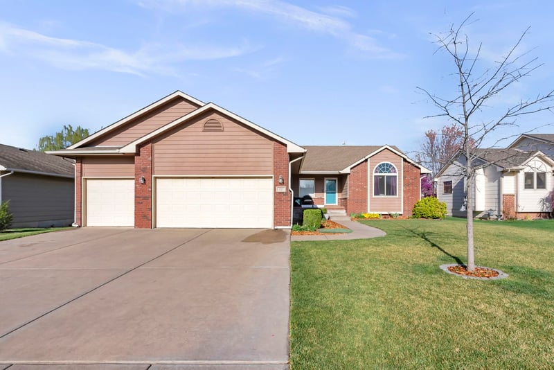 423 Homestead Ct, Colwich, KS 67030