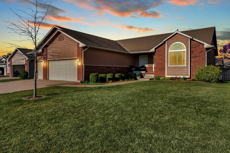 423 Homestead Ct, Colwich, KS 67030