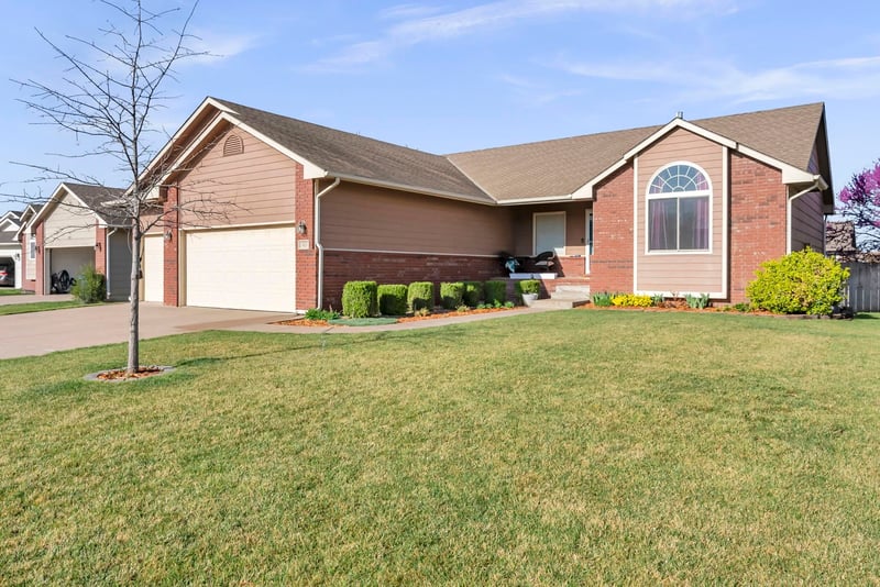 423 Homestead Ct, Colwich, KS 67030