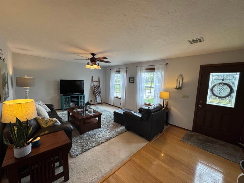 2804 E Vine Ave, Parkerfield, KS 67005