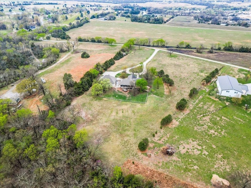 2310 Kitch Rd, Winfield, KS 67156