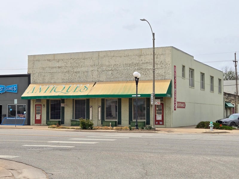 701 Main St, Winfield, KS 67156