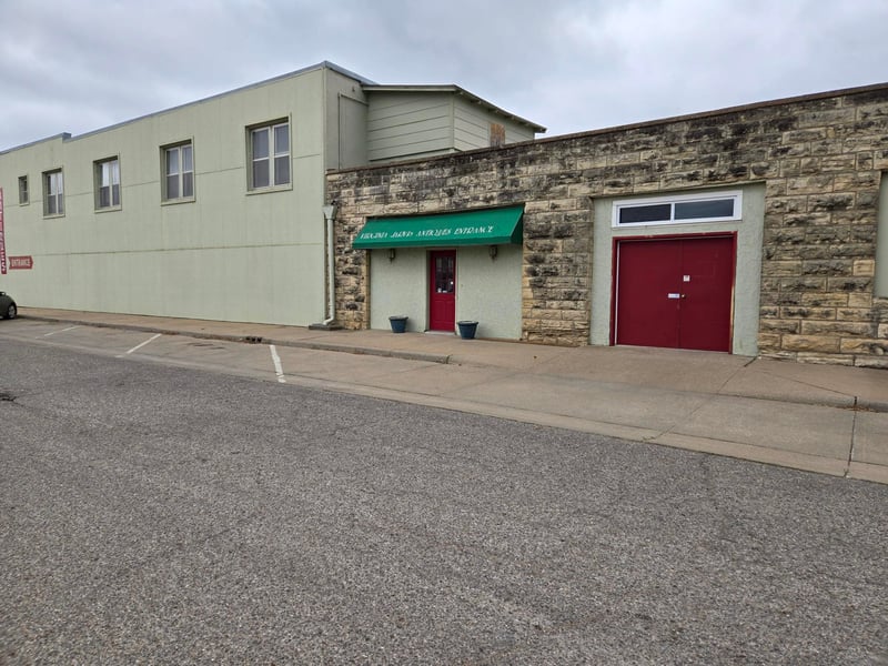 701 Main St, Winfield, KS 67156