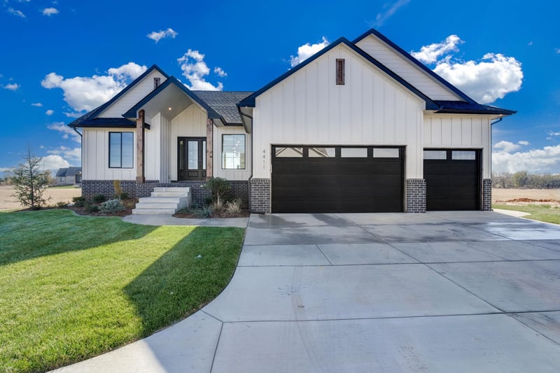 4411 Grey Meadows Ct, Maize, KS 67101
