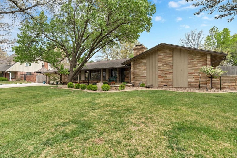 1210 N Willow Ln, Wichita, KS 67208