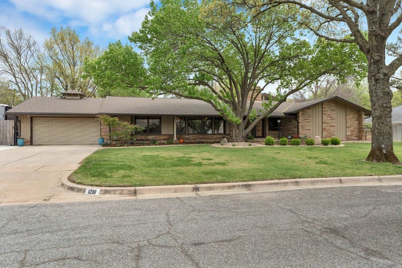 1210 N Willow Ln, Wichita, KS 67208