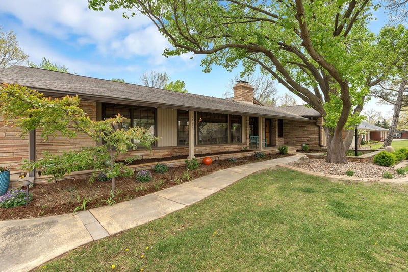 1210 N Willow Ln, Wichita, KS 67208