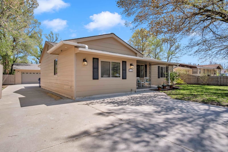 112 S Summit St, Goessel, KS 67053