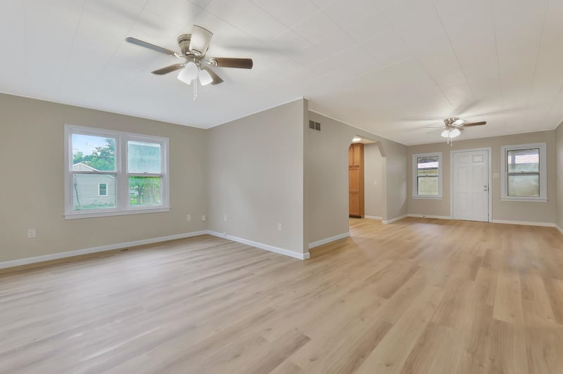 130 N Lincoln Ave, Sedgwick, KS 67135