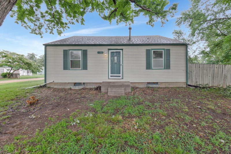 130 N Lincoln Ave, Sedgwick, KS 67135