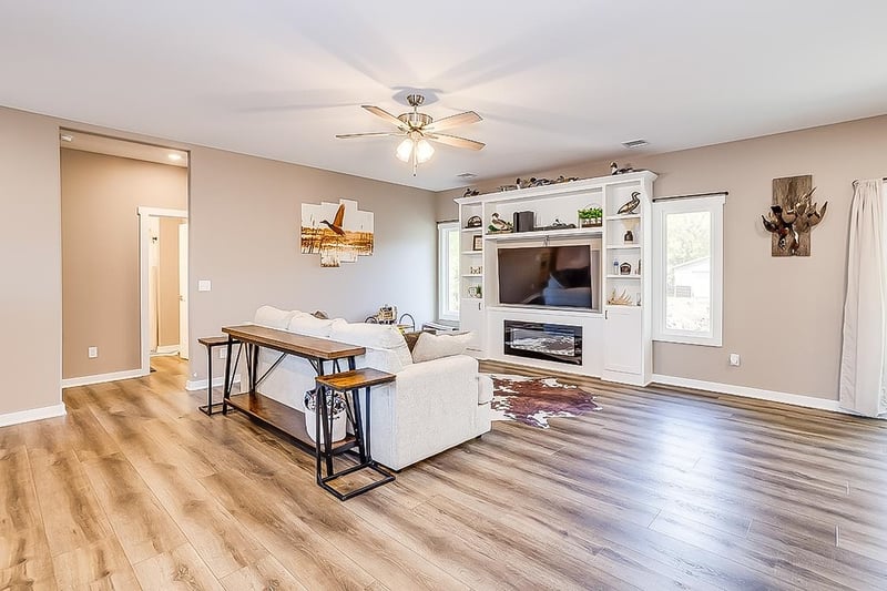 220 E Main St, Mount Hope, KS 67108