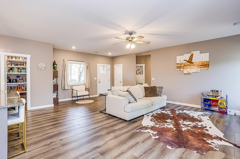 220 E Main St, Mount Hope, KS 67108