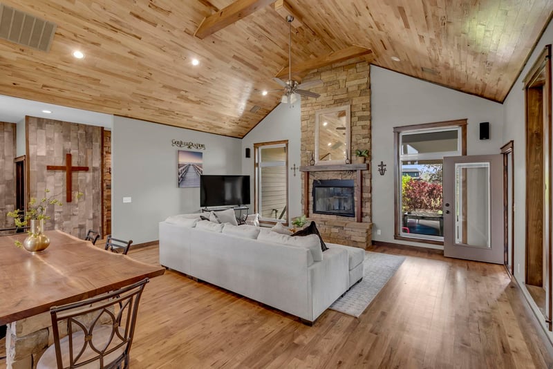 9710 N Oliver St, Valley Center, KS 67147