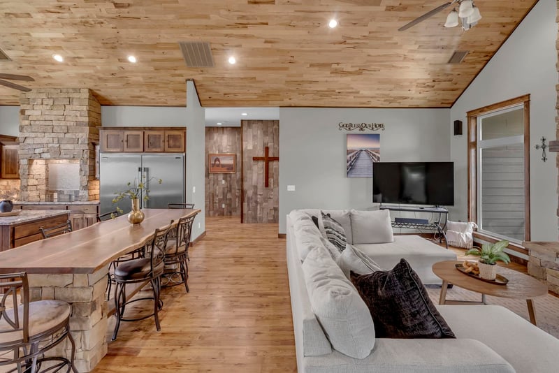 9710 N Oliver St, Valley Center, KS 67147