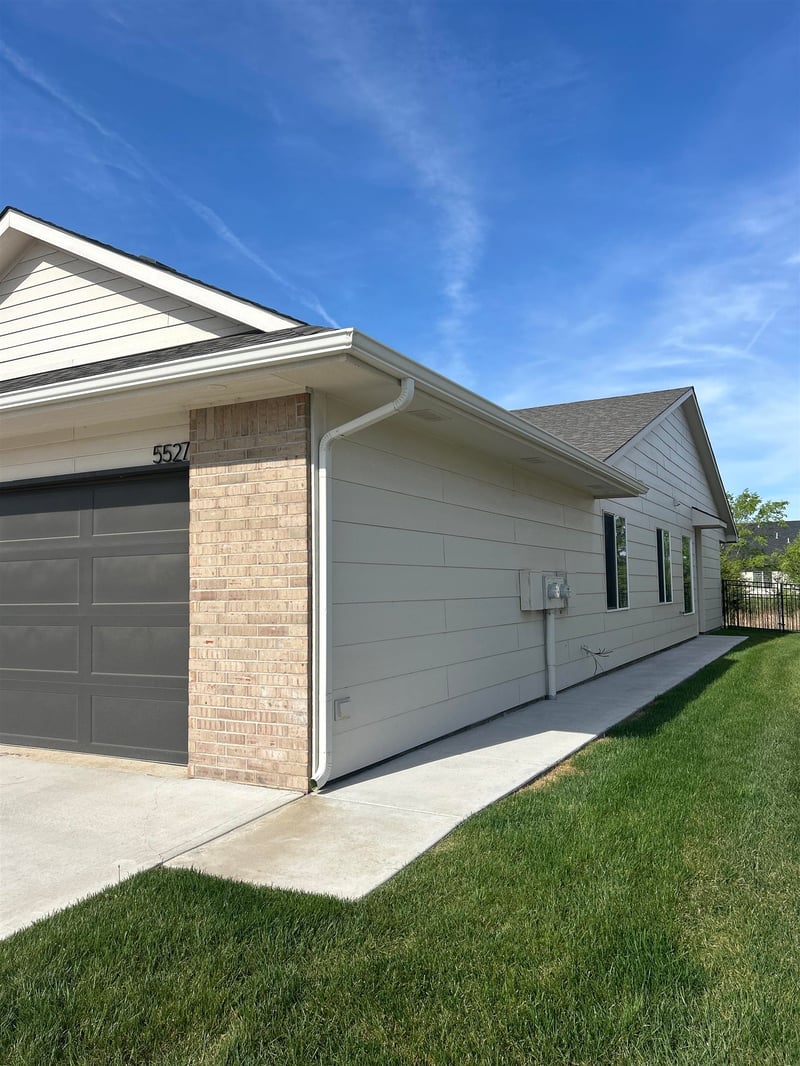 5519-5521 Sandkey Ct, Wichita, KS 67204