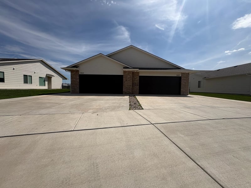 5513-5515 N Sandkey Ct, Wichita, KS 67204