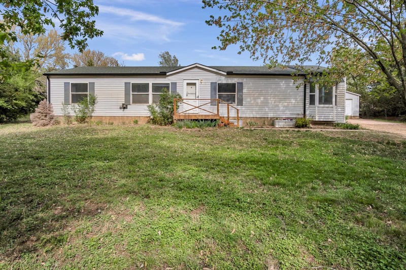 1506 N River Park Rd, Burrton, KS 67020