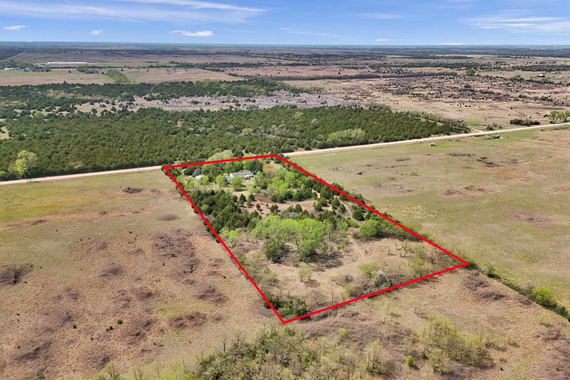 1506 N River Park Rd, Burrton, KS 67020