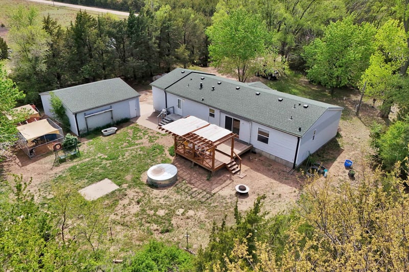 1506 N River Park Rd, Burrton, KS 67020