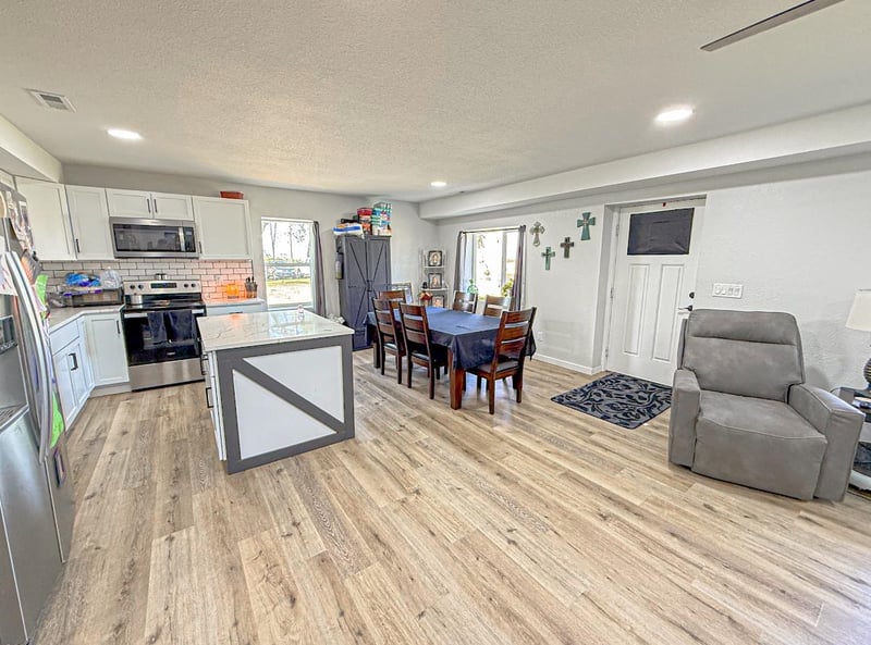 1381 N Broadway Rd, Peck, KS 67120
