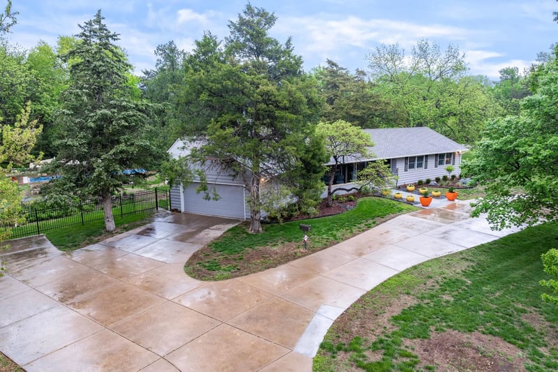 5330 Crestview St, Wichita, KS 67208