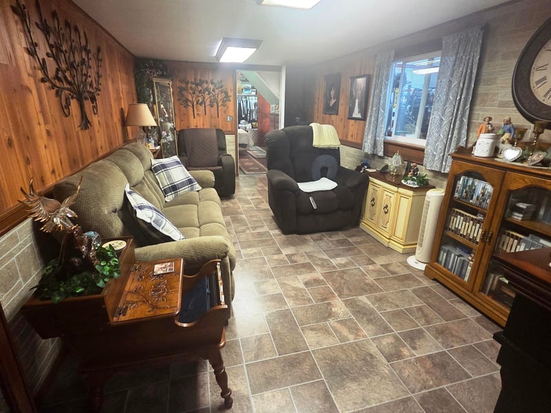1885 Upland, Marion, KS 66861