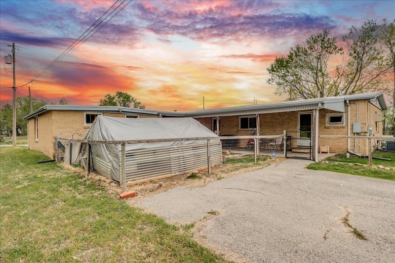 102 S Phelps Ave, Bentley, KS 67016