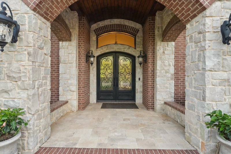 10801 E Glengate Cir, Wichita, KS 67206