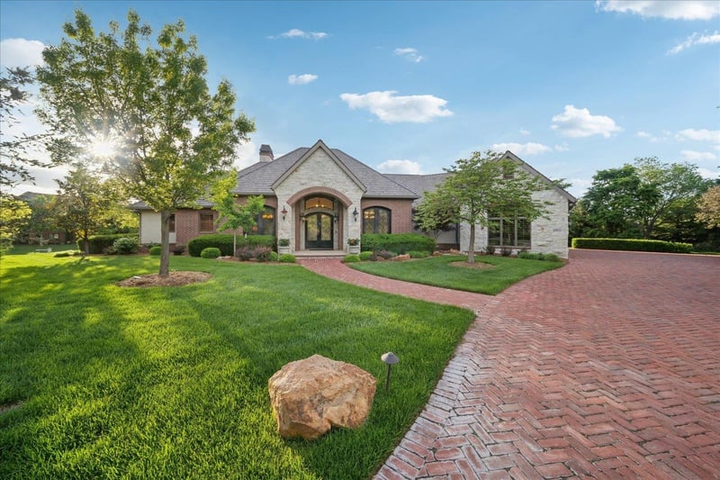 10801 E Glengate Cir, Wichita, KS 67206
