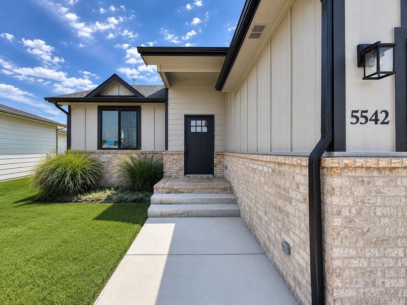 5542 St Paul St, Wichita, KS 67204