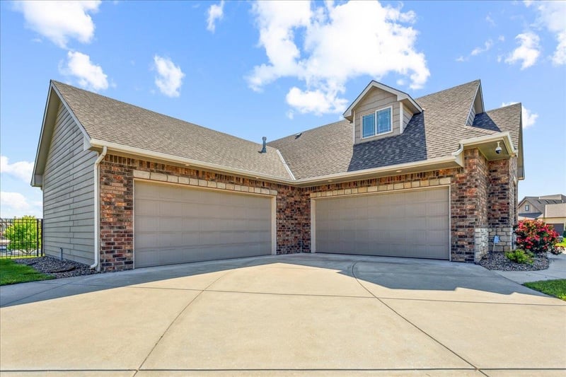 2566 N Paradise St, Wichita, KS 67205