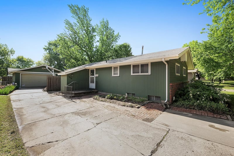 1820 N Mccomas Ave, Wichita, KS 67203-1421