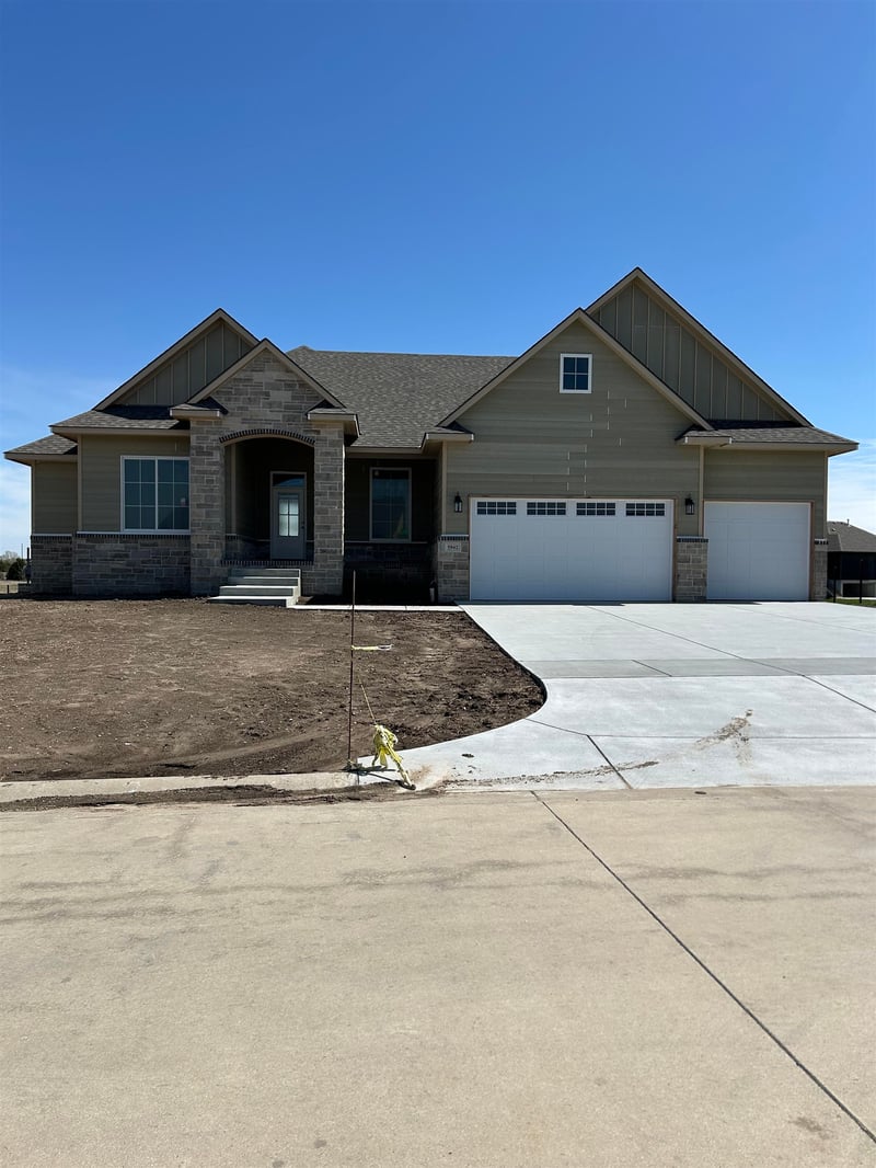 5942 Forbes Ct, Bel Aire, KS 67220