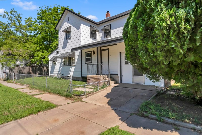 729 & 729 1/2 S Martinson St, Wichita, KS 67213