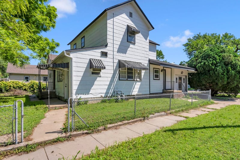 729 & 729 1/2 S Martinson St, Wichita, KS 67213