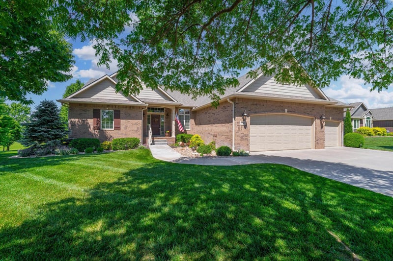 403 N Bailey Mae Ct, Valley Center, KS 67147