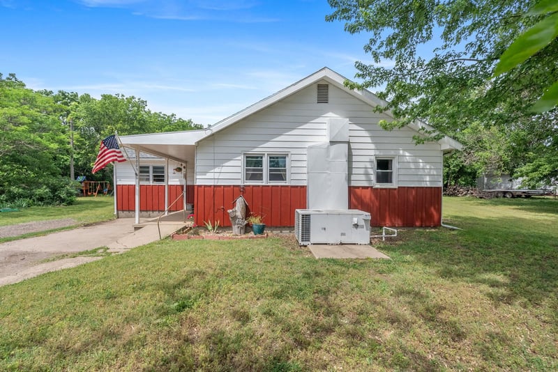1003 N Olive St, Leon, KS 67074