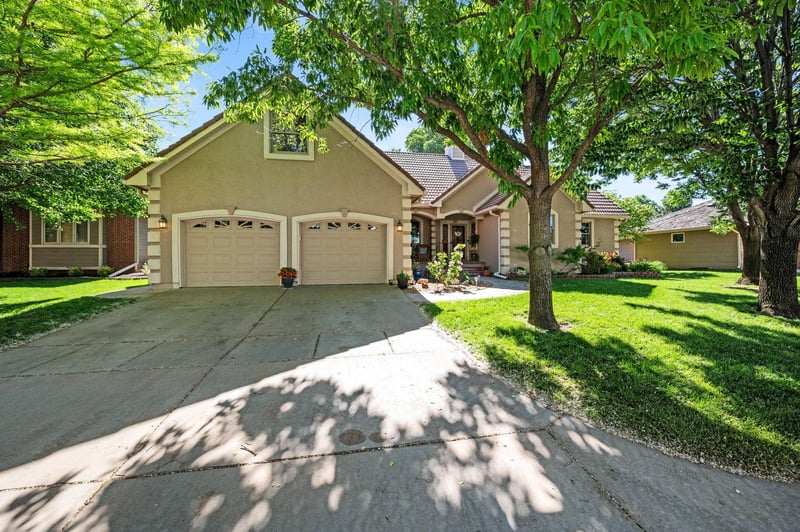 6907 Garden Ridge Ct, Wichita, KS 67205