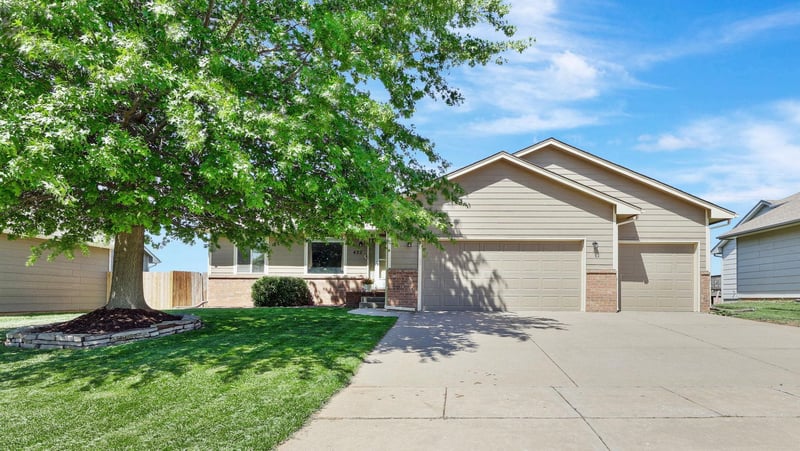 422 E Rolling Acres Ct, Park City, KS 67147