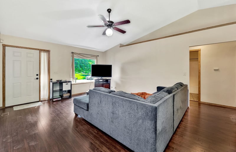 422 E Rolling Acres Ct, Park City, KS 67147