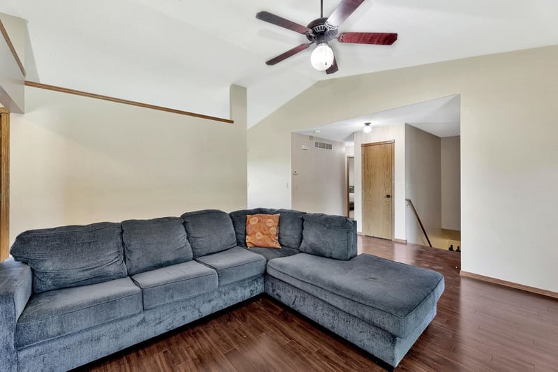 422 E Rolling Acres Ct, Park City, KS 67147