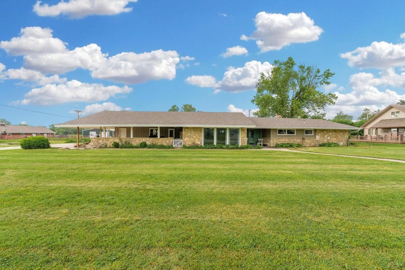 201 W Juniper St, Hillsboro, KS 67063