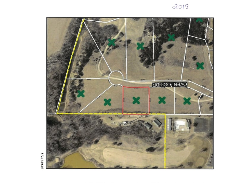 2015 Overlook Dr, Salina, KS 67401