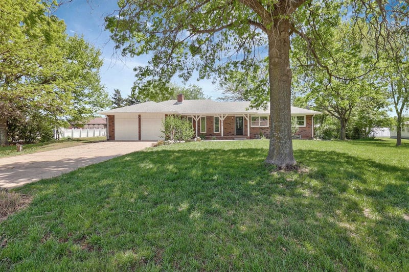 2428 N Cedar Crest Dr, Wichita, KS 67223