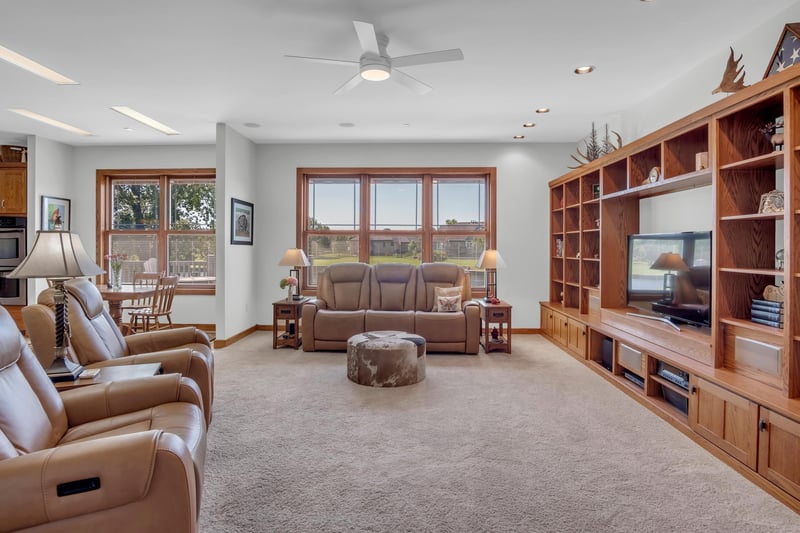401 Lakewood Dr, North Newton, KS 67117