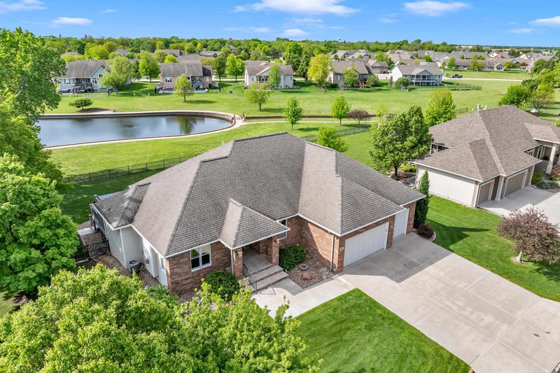 401 Lakewood Dr, North Newton, KS 67117