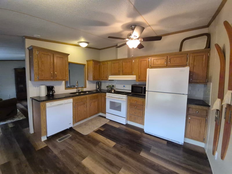 81 Eureka Lake Rd, Eureka, KS 67045