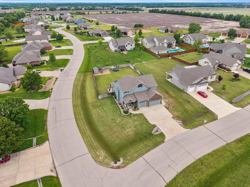 8827 N Red Cedar Ln, Park City, KS 67147