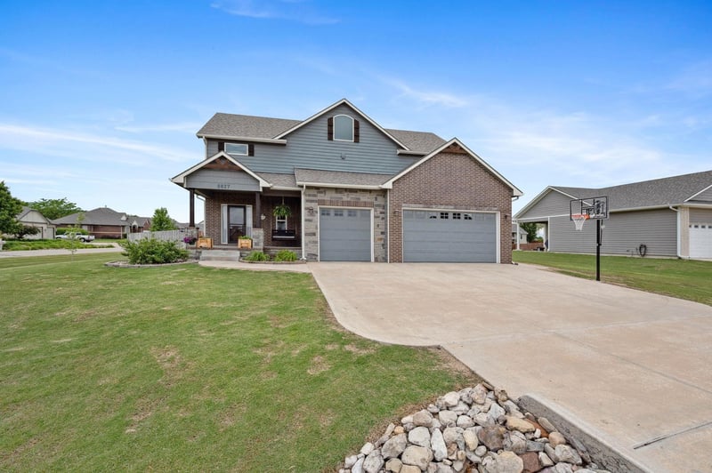 8827 N Red Cedar Ln, Park City, KS 67147