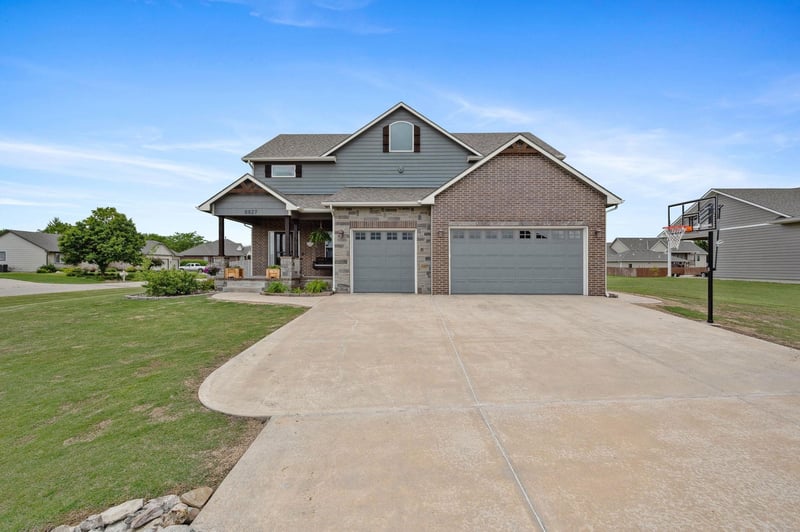 8827 N Red Cedar Ln, Park City, KS 67147